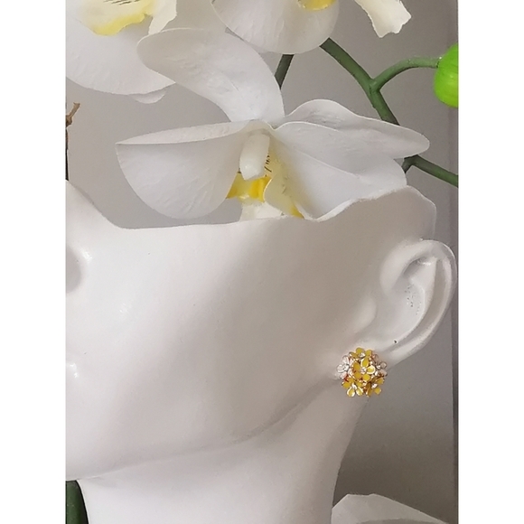 Yellow flower bouquet enamel crystals stud earrings 🆕 - Picture 3 of 8